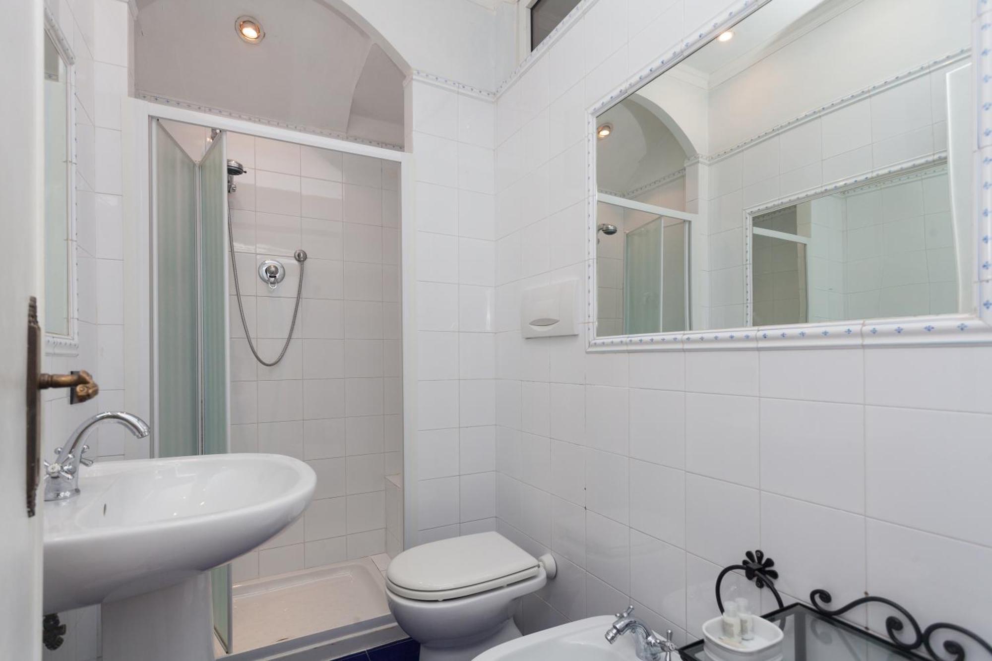 Palazzo Del Duca Piazza Navona Guest House Рим Экстерьер фото