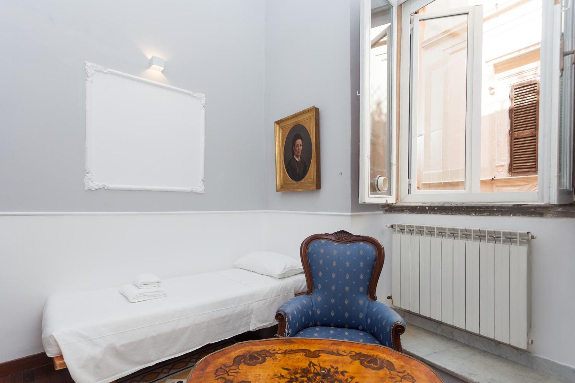 Palazzo Del Duca Piazza Navona Guest House Рим Экстерьер фото